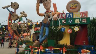 コンパクトな広さ、ショーは圧巻！！