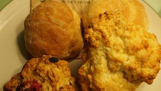 ビスケットやスコーンも美味しい