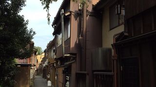 小さくひっそりと