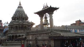 ダルバール広場にある王家の守り神とされていたヒンドゥー教のタレジュの名を持った大鐘です。