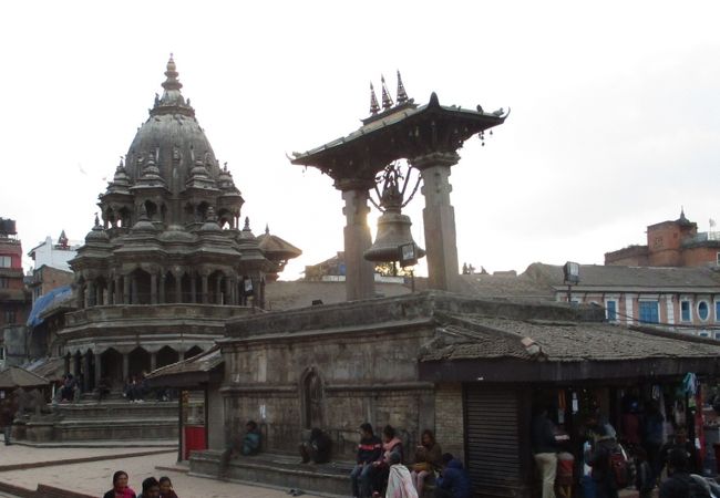 ダルバール広場にある王家の守り神とされていたヒンドゥー教のタレジュの名を持った大鐘です。