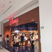 ディズニー世界観に統一された店内