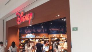 ディズニー世界観に統一された店内