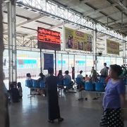 ヤンゴンの列車旅行の起点駅