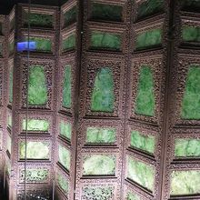 昭和天皇が返還した翡翠の屏風