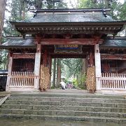 杉並木と苔の庭が美しい寺院