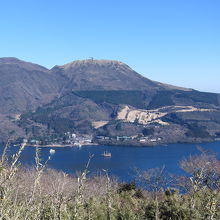 芦ノ湖スカイライン側から芦ノ湖を望む