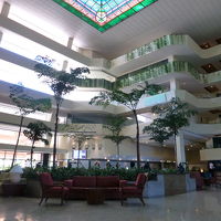 大きな吹き抜けを持つロビー