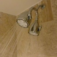 シャワーヘッドがダブルでした！