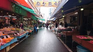 仙台駅から近い市場、地元の人で賑わってました。