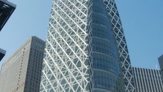 西新宿の超高層ビルのなかでも一番かっこ良いビル