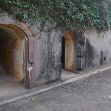 弾薬保管所。岩をくりぬいていた