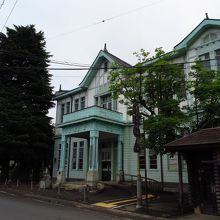 写真を撮るには少々電線が煩い