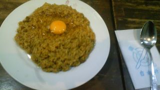 土産物と飲食店、大きな観覧車