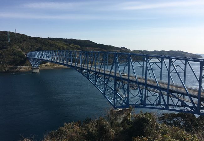 長島に架かる橋です