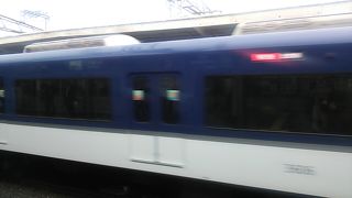 日曜日の朝の京都市内方面行きの列車ですが、結構利用があります