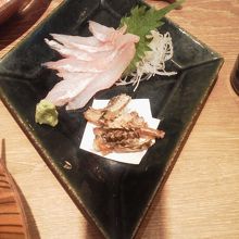 八角のお刺身です．骨の焼いたのもついていました．