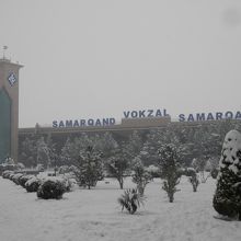雪のサマルカンド駅