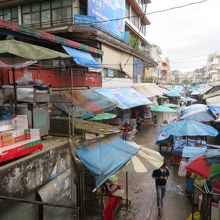 タチレイのイミグレーションそばにあります
