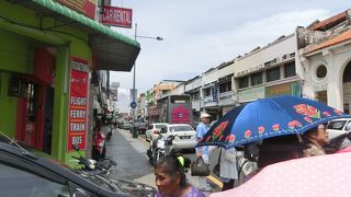 リトルインディアや潮州会館がある観光で人通りが多い