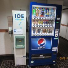 各階の製氷機とビッグ紙コップ配備