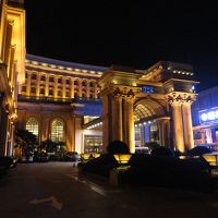 ライトアップされた幻想的な外観