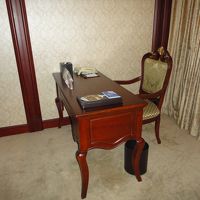 豪華な机と椅子