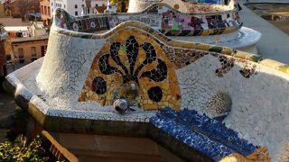 メトロ最寄り駅からは徒歩20分位かかるので、バス（24番32番116番）が便利です。