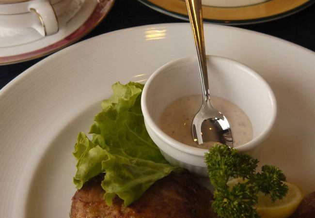 ホテルの回転式展望台にあるレストラン