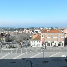 修道院の前の広い広場で出て少し左の反対車線に帰りのバス停。