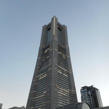 ランドマーク（夕方外観）