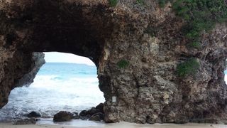 凄く綺麗な砂のビーチですが靴の中が砂だらけに