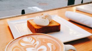 朝食はブルーボトルで