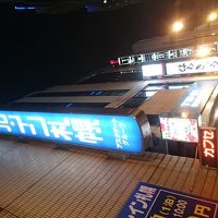 大きな通りから２～３軒入ったところです。