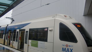 ポートランド空港アクセスは安価で便利なライトレール