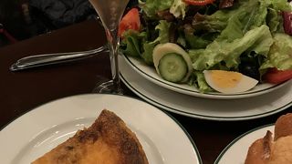 パリの風を感じるカフェ