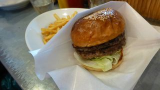 行列ハンバーガー店