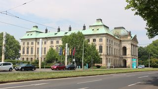 全く日本を感じさせない。