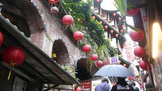 基山街から階段を降りていきます