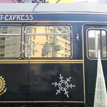 広電本社前にあるレトロな電車