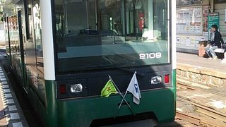 市内電車は運賃こそ一律160円ですが、ICOCA・Suica等の全国共通交通系ICカードは使えません