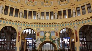 外観もすごいけど、中もすごい