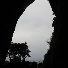 洞窟内より