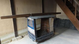 ホテルの敷地に長屋