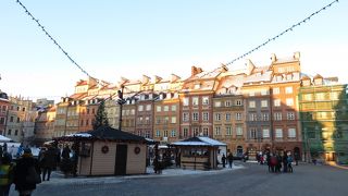 広場を囲むように・・・