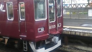 ２人掛けの転換式クロスシートに座れる場合もあります