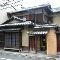 御池通を南に下り、柳馬場通に面しています