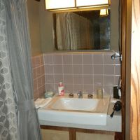 縁側の右にある洗面所。ドライヤーもここにあります