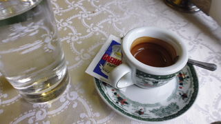 王宮そばの老舗カフェ