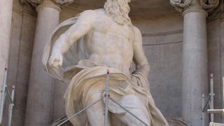 残念ながら工事中でした　コインは投げられましたが・・・